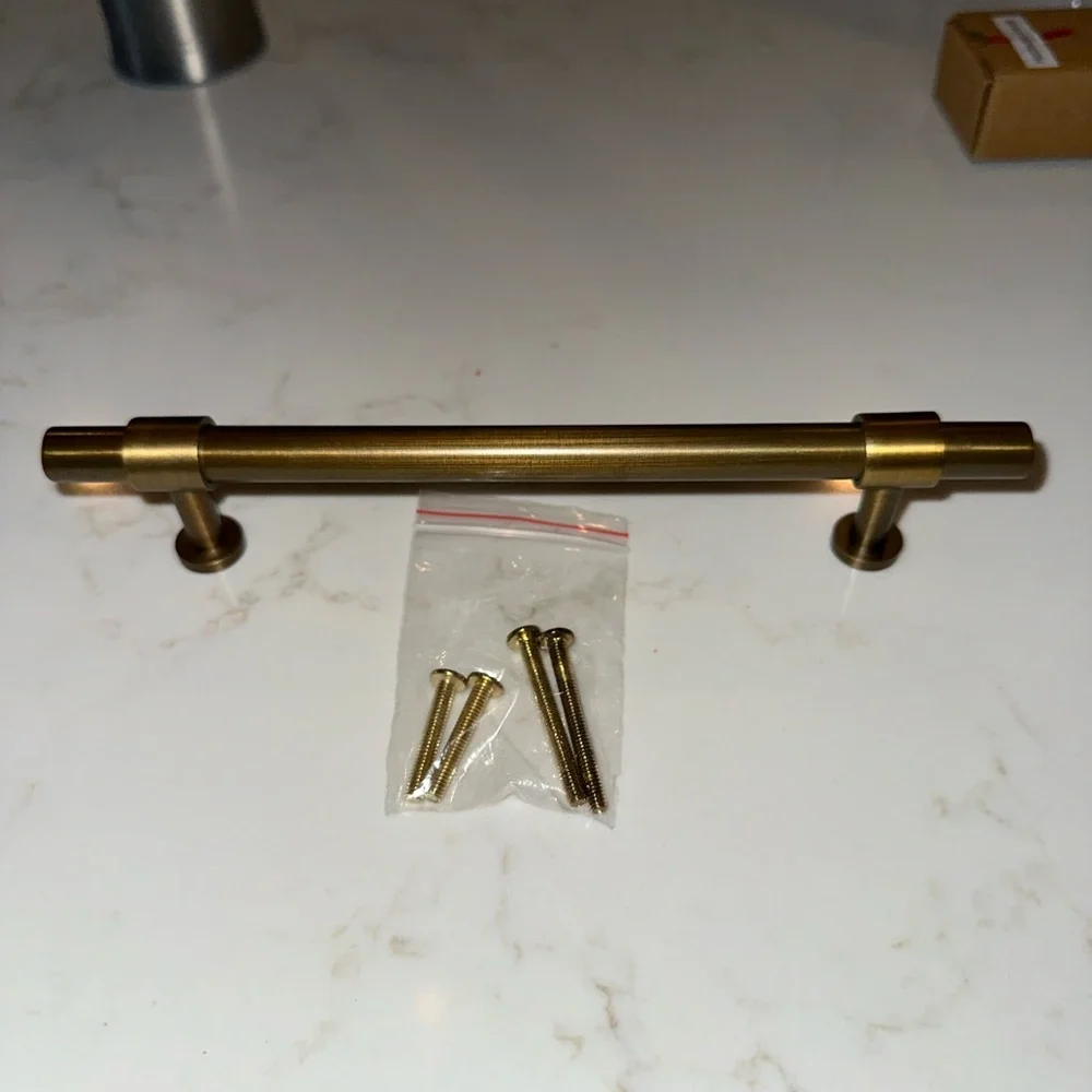 Brand New - Assorted cabinet hardware - Picture 6 of 14